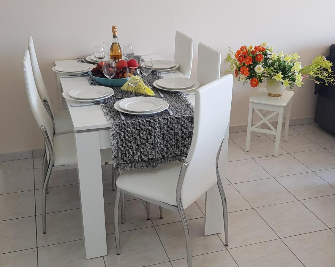 Sunny View - A Stunning Apartment With Private Rooftop Paphos ภายนอก รูปภาพ