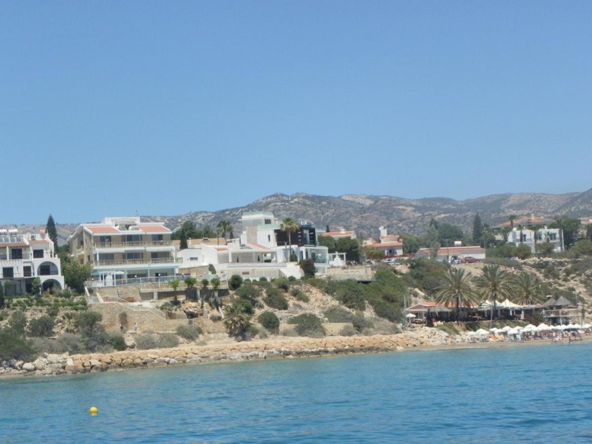 Sunny View - A Stunning Apartment With Private Rooftop Paphos ภายนอก รูปภาพ