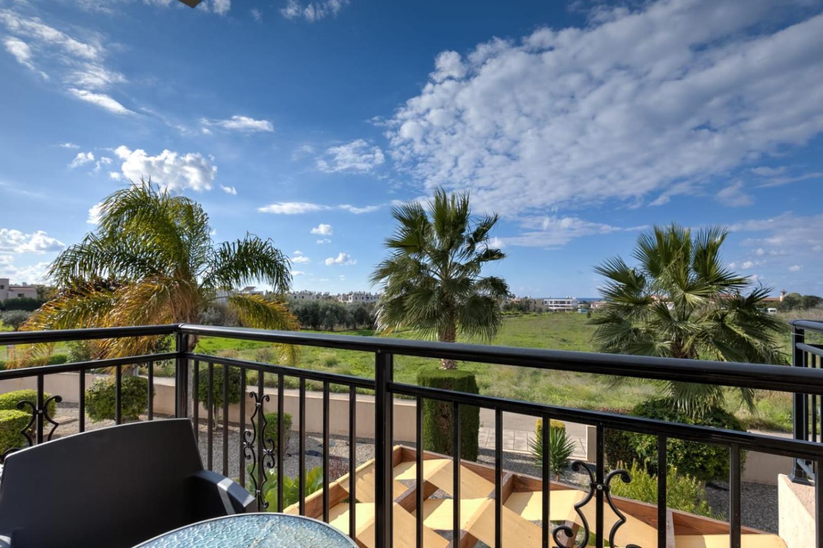 Sunny View - A Stunning Apartment With Private Rooftop Paphos ภายนอก รูปภาพ