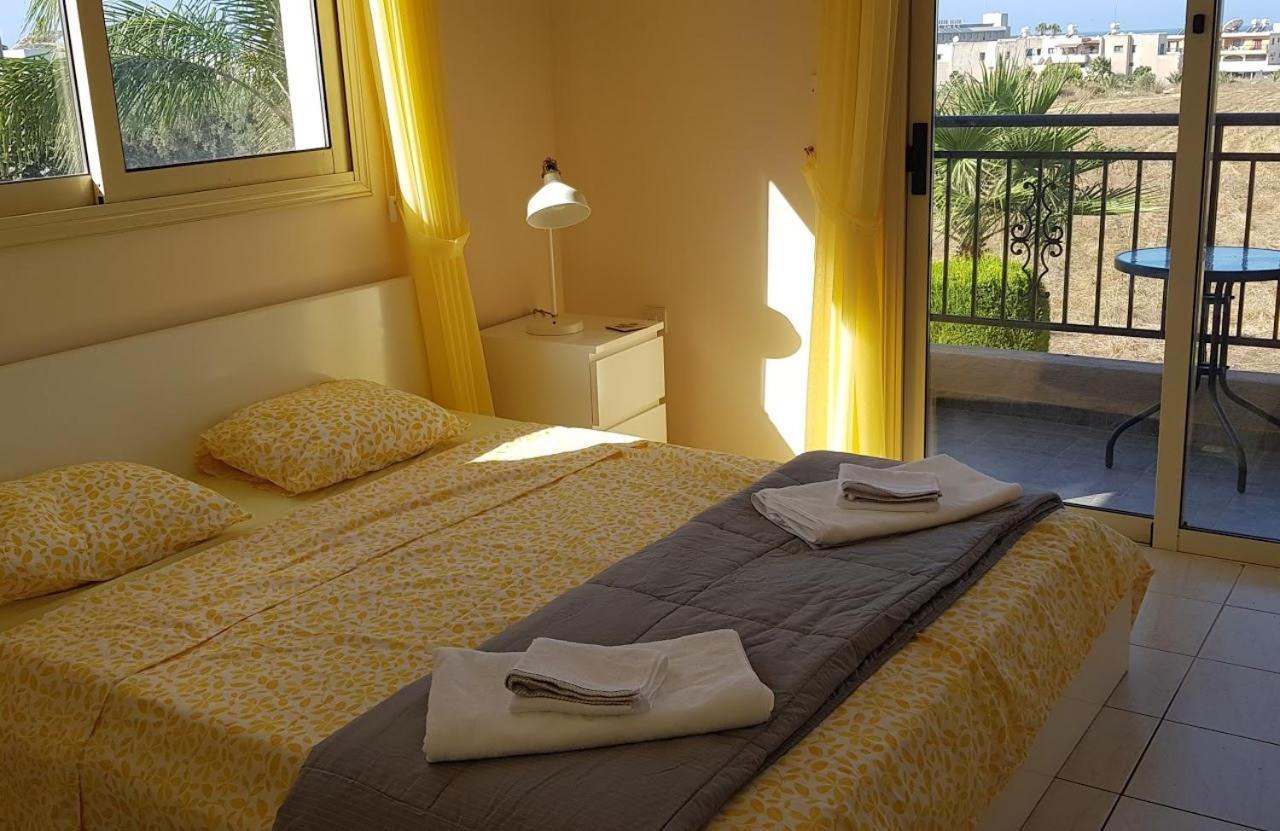 Sunny View - A Stunning Apartment With Private Rooftop Paphos ภายนอก รูปภาพ
